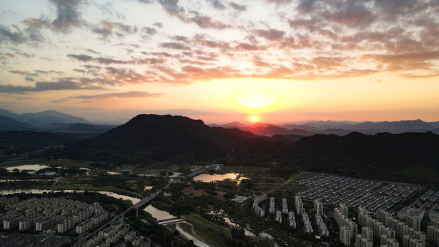 大山航拍城市县城云彩晚霞