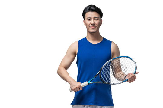 年轻男子打网球