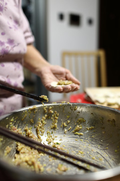 包饺子