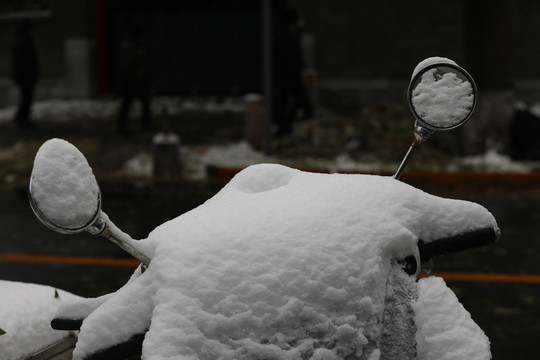 雪后街边小景