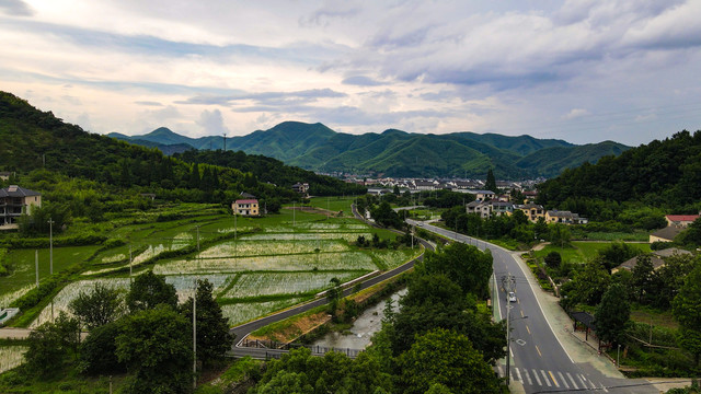 大山美景乡间小路