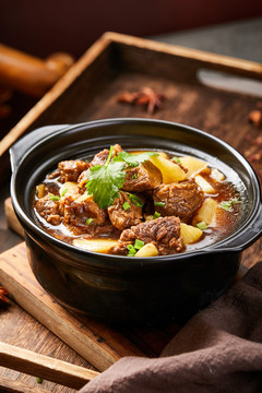 土豆燉牛腩