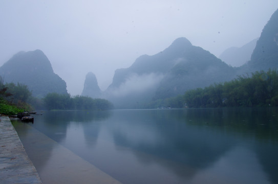 河流风景青山云雾