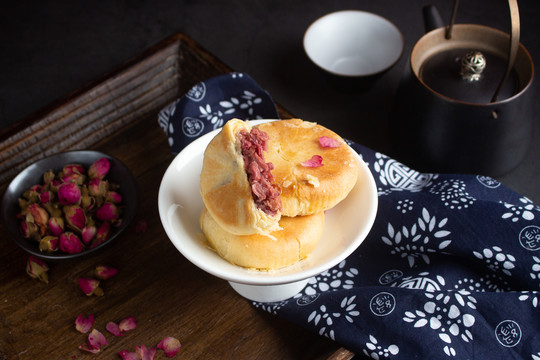 鲜花饼玫瑰鲜花饼传统糕点