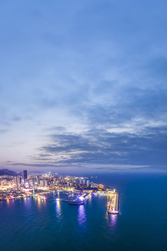 航拍青岛海岸线特写夜景