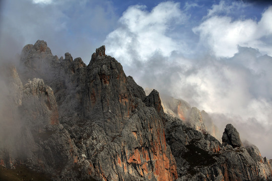 甘南风光山峰火山岩蓝天白云