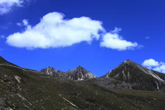 奇峰怪石