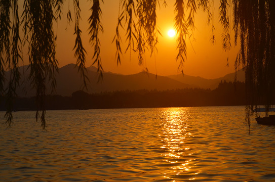 夕阳下的西湖