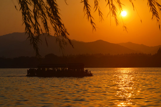 夕阳下的西湖