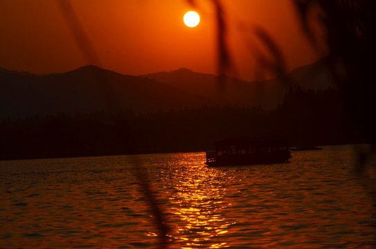 夕阳下的西湖