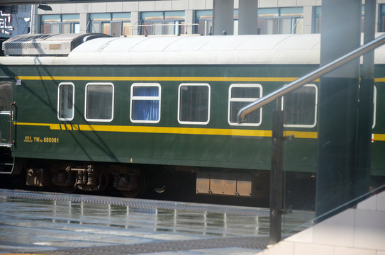 火车站绿皮火车