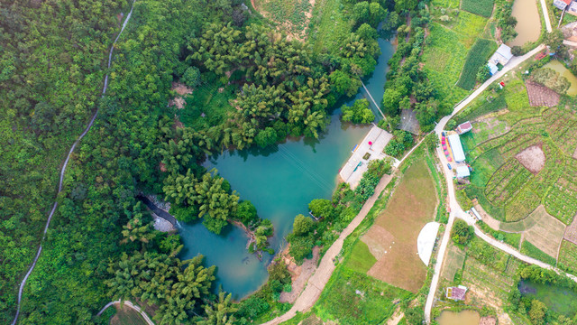 南宁马山龙玩景区溶洞漂流