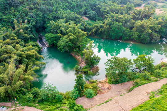 南宁马山龙玩景区溶洞漂流