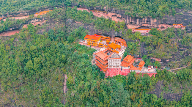 玉林都峤山风光金佛