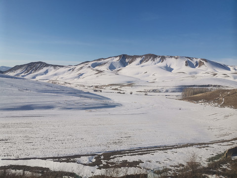 天山雪岭