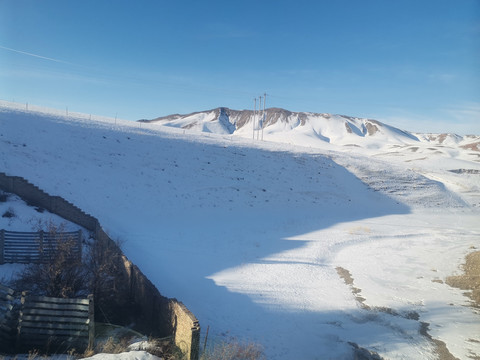 天山雪岭