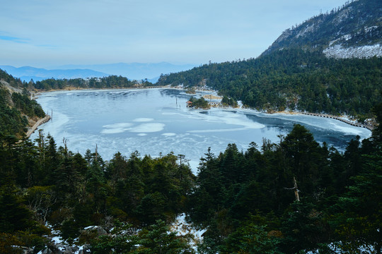 螺髻山大海子冰湖