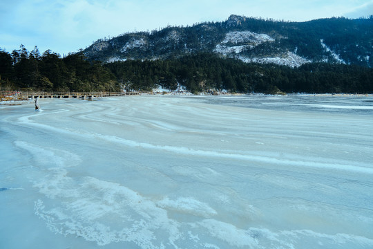 螺髻山大海子冰湖