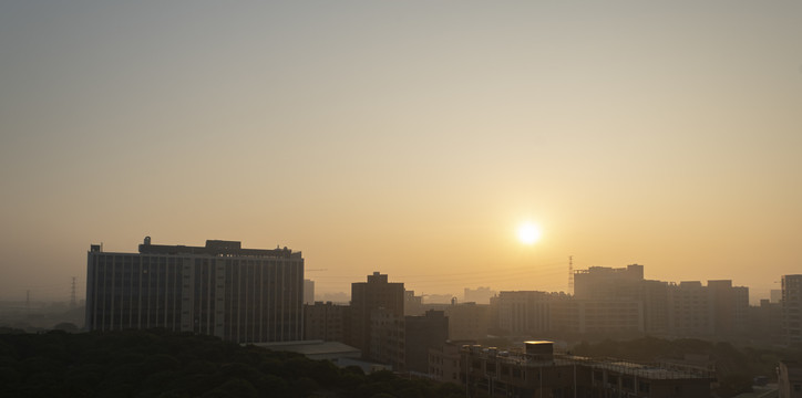 朝阳下的楼房建筑