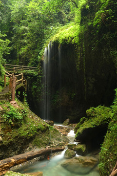 青城山瀑布