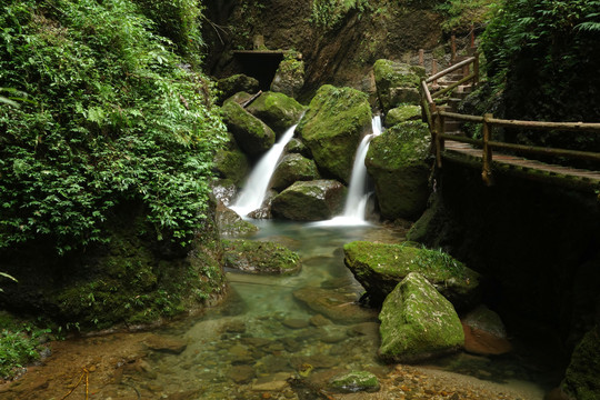 青城山瀑布