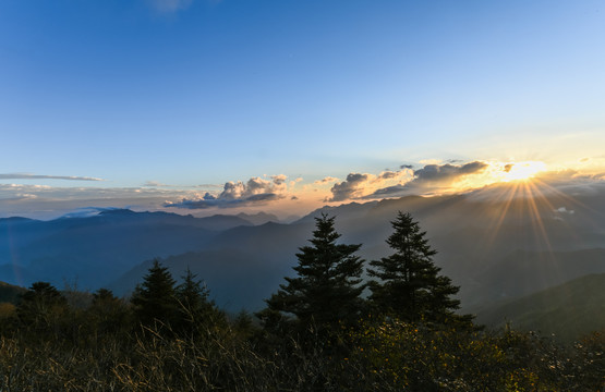 神农架夕阳