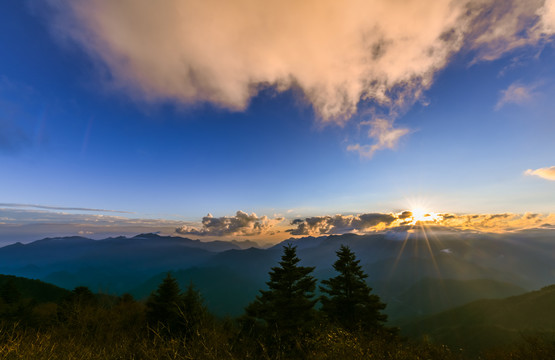 神农架夕阳