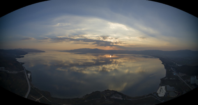 夕阳下的抚仙湖