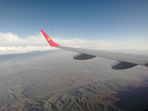 飞机机翼高空风景