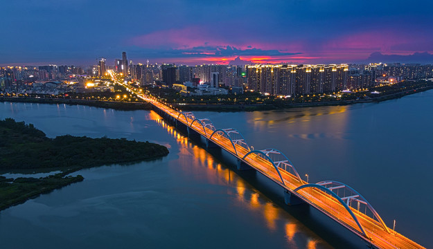 海南海口琼州大桥夜景