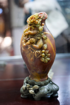 石雕花瓶