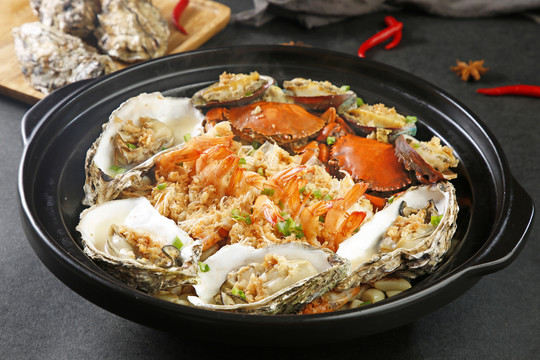 砂锅焗海鲜拼盘