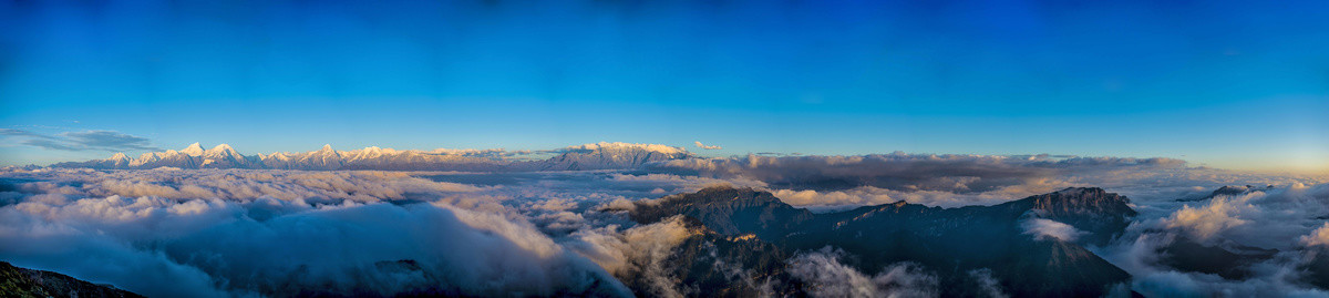 牛背山全景