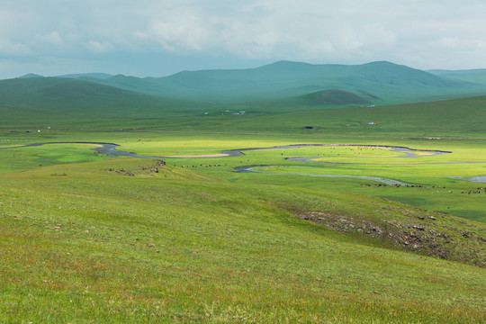 光影草原马群河流蒙古包