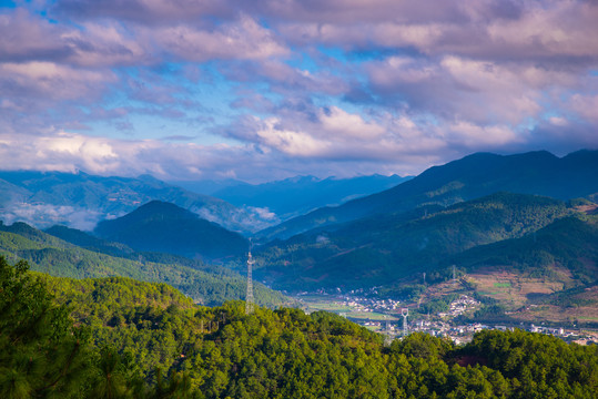 崇山峻岭