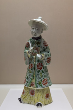 清代人物瓷器男子像