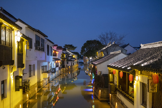 甪直古镇建筑夜景