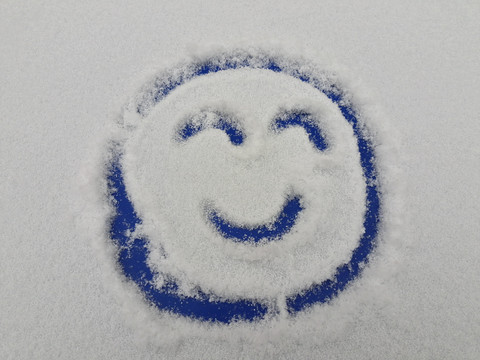 雪地上的笑脸