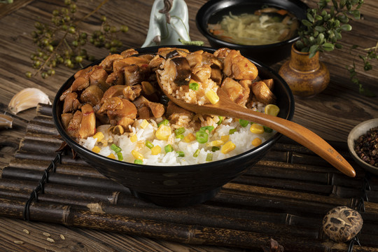 鸡肉拌饭