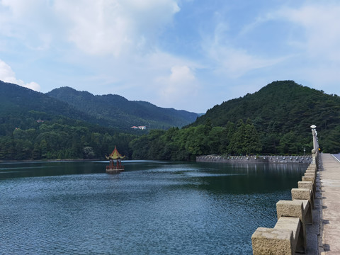 庐山芦林湖风光