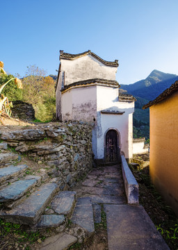 萬二村