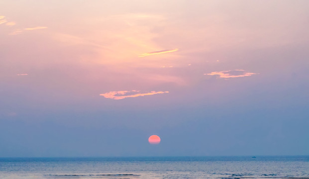 海上日出