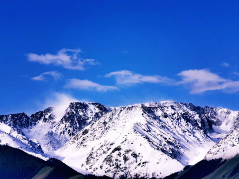 新疆哈密巴里坤天山雪山