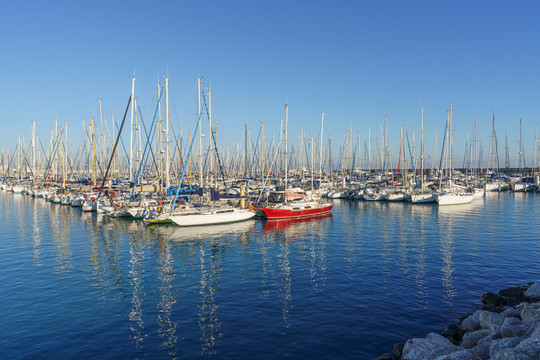 法国南部地中海海岸线游艇港口