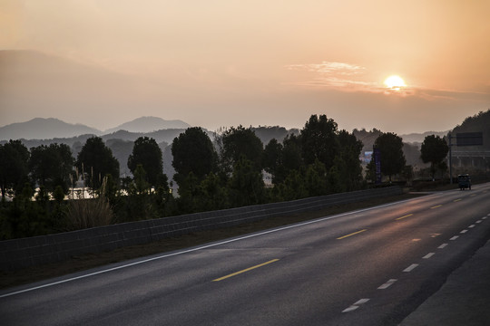 公路风景画