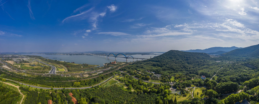 宽幅襄阳高铁大桥全景图