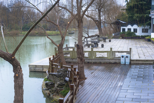 临水庭院