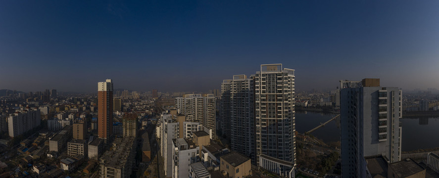 宽幅信阳市街景