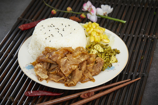 肥牛饭