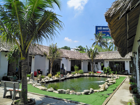 越南度假村池塘及餐厅建筑